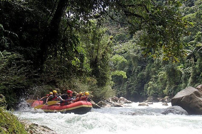 full-day-rafting-in-jondachi-hollin-class-iv-tena-ecuador