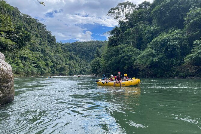 full-day-rafting-in-jondachi-hollin-class-iv-tena-ecuador