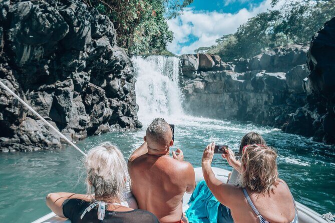 Full Day Shared Speed Boat in Ile Aux Cerfs Lunch & Transfer incl - An In-Depth Look at the Speedboat Tour