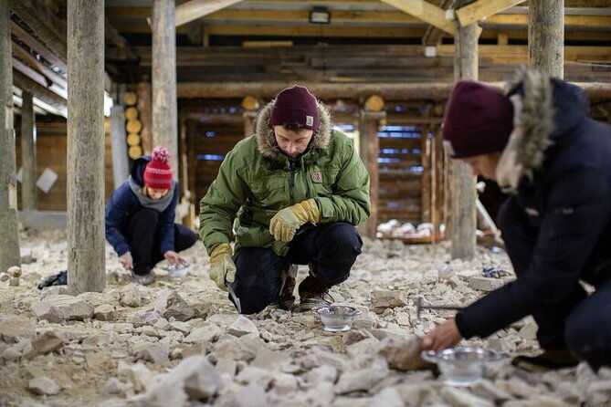 full-day-snowshoeing-adventure-in-amethyst-mine-pyha-luosto