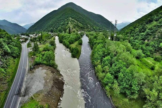 full-day-tour-in-kazbegi-ananuri-gudauri-gergeti