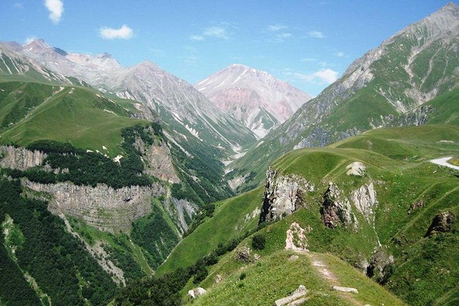 full-day-tour-in-kazbegi-ananuri-gudauri-gergeti