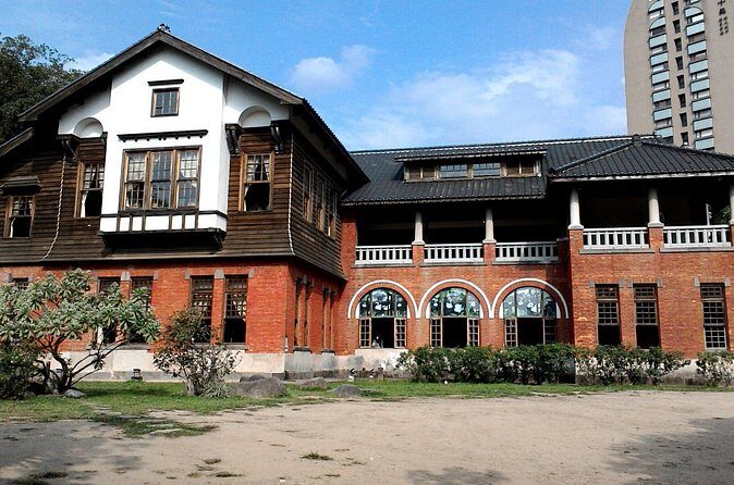 Full-day Tour in Yangmingshan & Beitou from Taipei - FAQs