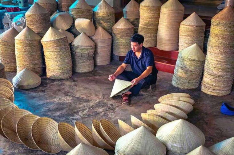 full-day-tour-incense-village-hat-making-lacquer-art