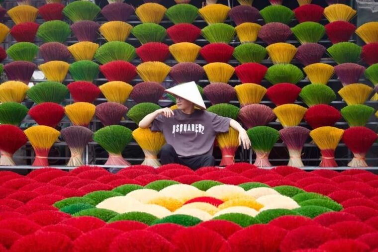 full-day-tour-incense-village-hat-making-lacquer-art