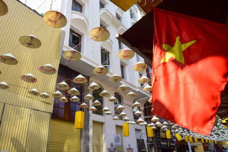 full-day-tour-incense-village-hat-making-lacquer-art