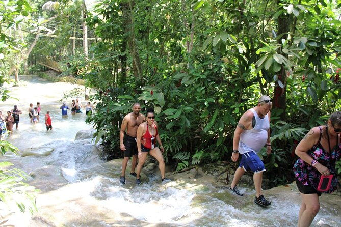 full-day-tour-of-blue-hole-and-dunns-river-falls-with-pick-up