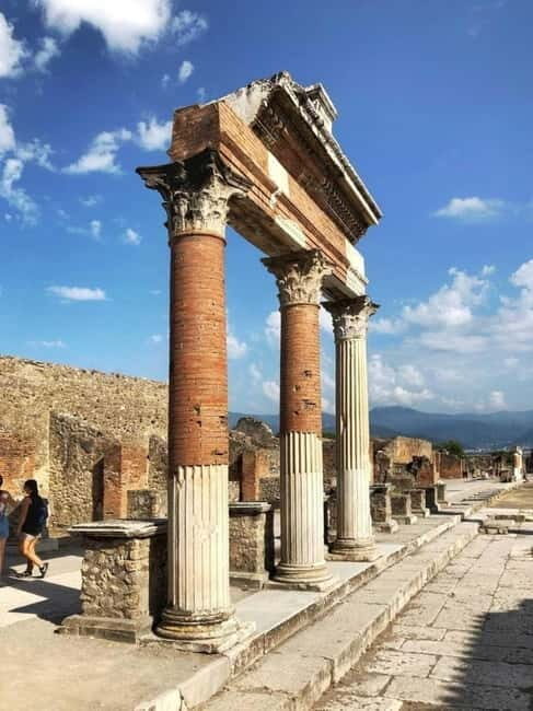 Full-day tour of Pompeii with guided visit to the archaeological excavations - An In-Depth Look at the Experience
