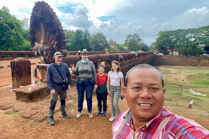 Full Day Tour Phnom Penh to Siem Reap Taxi, Angkor Visit & Return - Exploring Angkor Thom and the Enigmatic Bayon