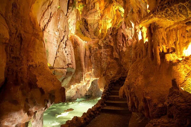 full-day-tour-to-fatima-nazare-and-obidos-luxury-sedan