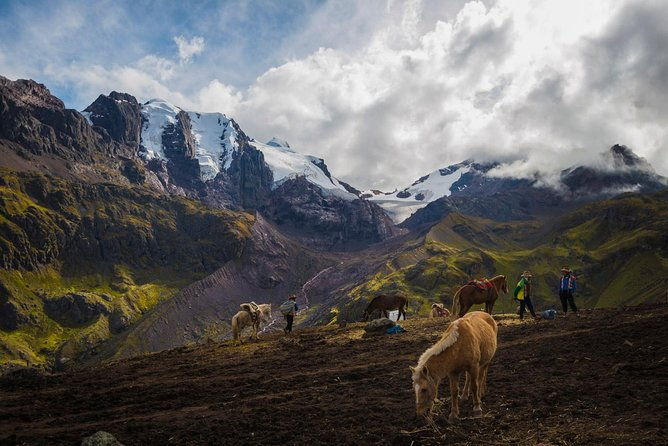 full-day-tour-to-the-rainbow-mountain-from-cusco-by-horse