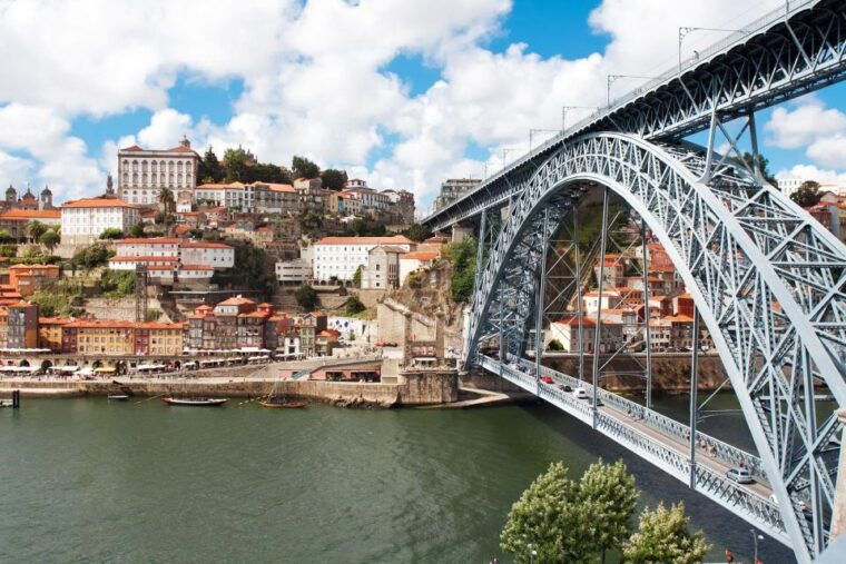 full-day-tour-transfer-to-porto-from-lisbon-with-stops