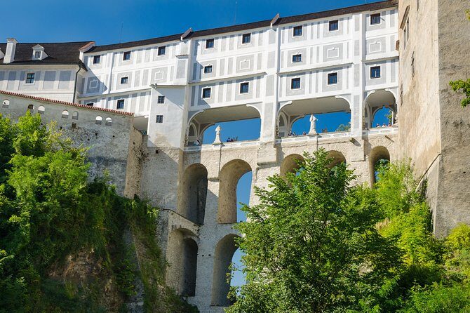 Full-Day Trip to eský Krumlov from Prague - The Allure of Cesky Krumlov: A Fairytale Town