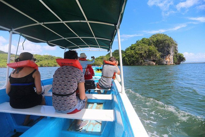 full-day-trip-to-limon-waterfall-and-bacardi-island