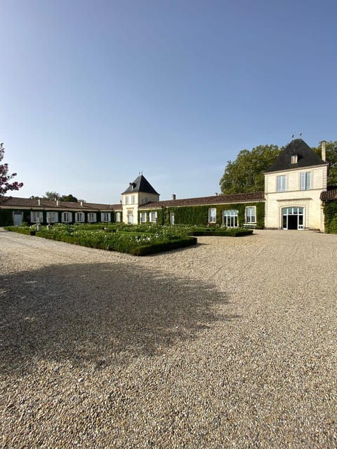 full-day-wine-tour-in-saint-emilion-margaux