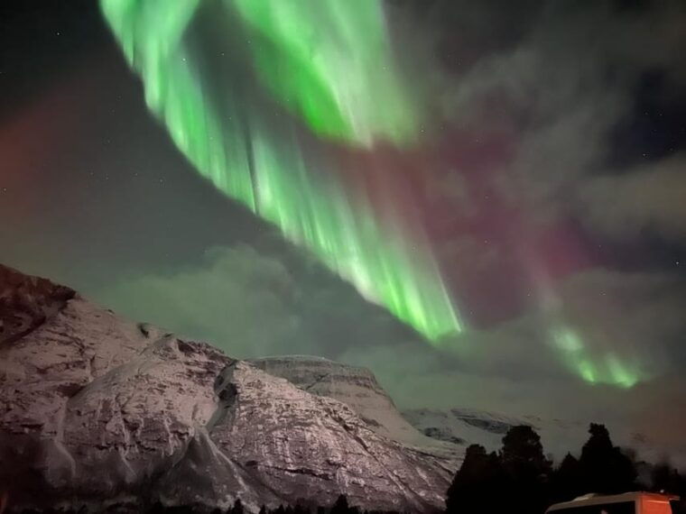 full-night-magic-of-the-arctic-lights-in-tromso