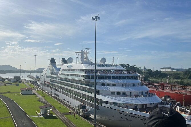 full-private-city-tour-to-canal-colonial-town-and-marina