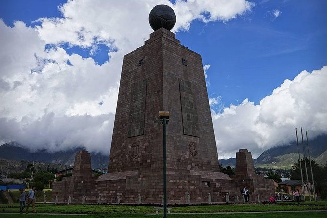 full-quito-city-tour-including-middle-of-the-world-and-teleferico-cable-car