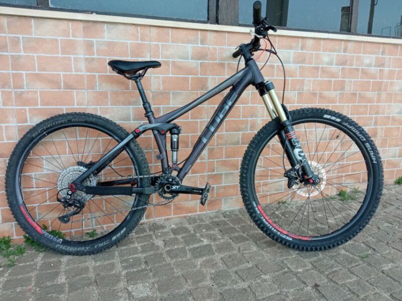 full-suspension-mountain-bike