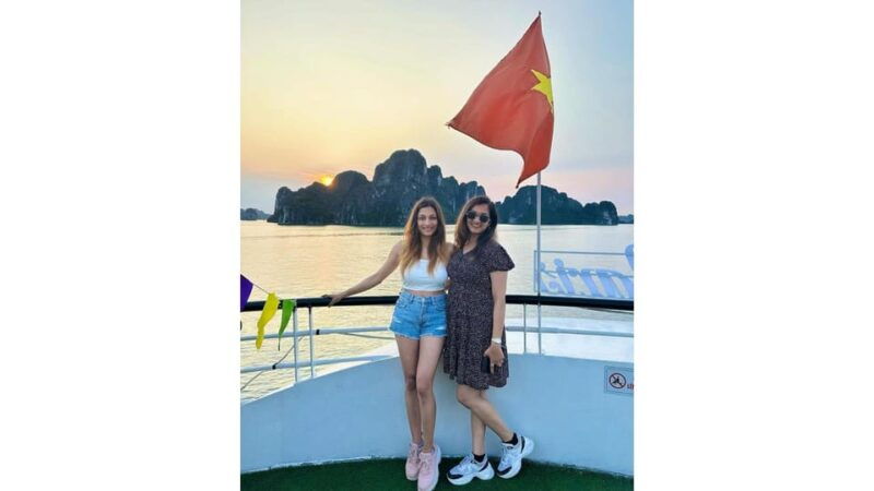 fullday-in-ha-long-bay-luon-cave-and-titop-island