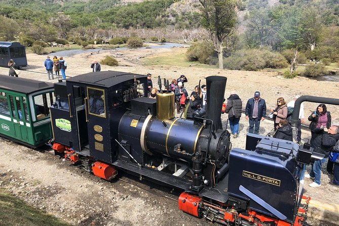 fullushuaia-tierra-del-fuegotrain-beagle-chanel-fagnano-lake