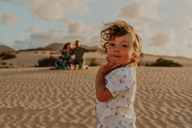 fun-and-spontaneous-family-photoshoot-corralejo-fuerteventura