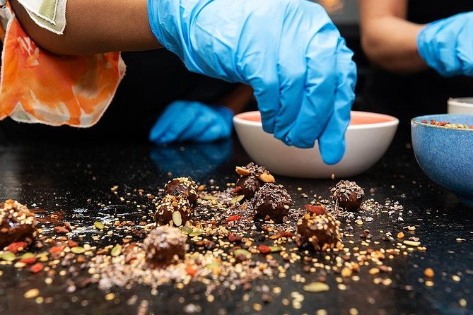fun-chocolate-making-workshop-in-paris