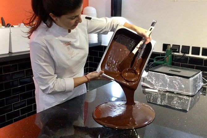 fun-chocolate-making-workshop-in-paris