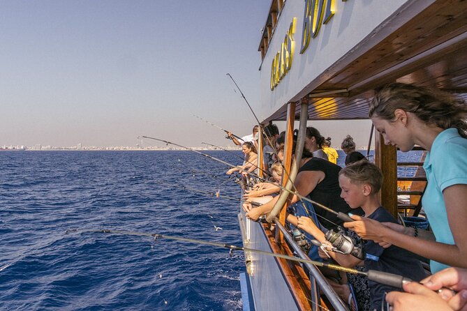 fun-fishing-relaxing-cruise-at-larnaca-bay