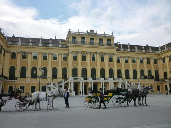 fun-mobile-scavenger-hunt-through-the-schonbrunn-palace-park