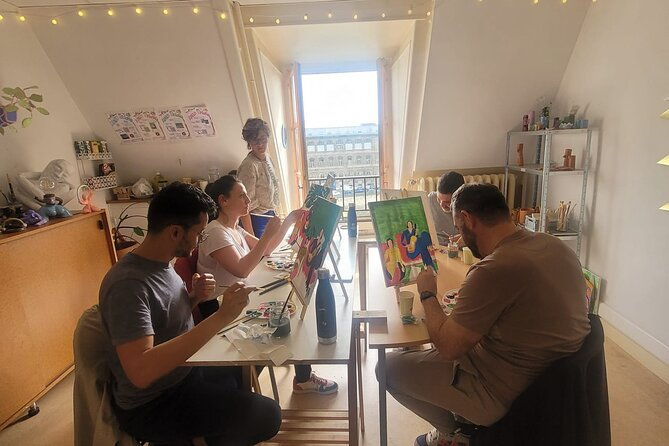 fun-painting-class-in-a-professional-art-studio-with-a-view