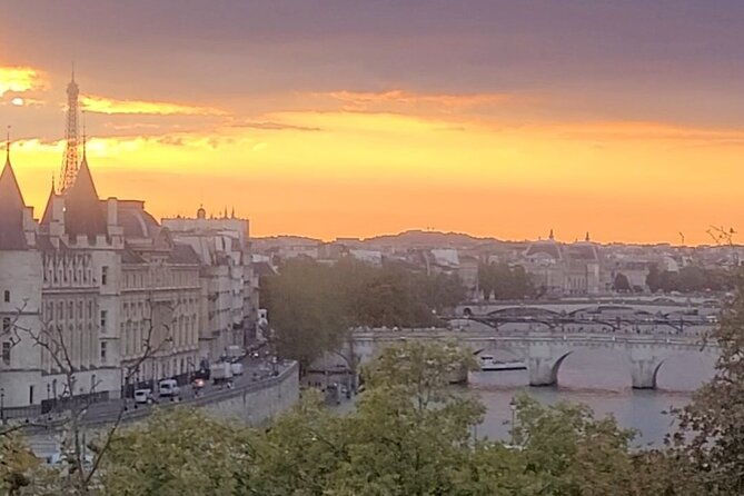 fun-painting-class-in-a-professional-art-studio-with-a-view