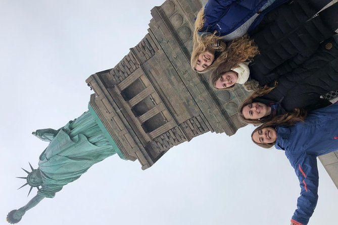 fun-statue-of-liberty-and-ellis-island-tour-with-energetic-university-students