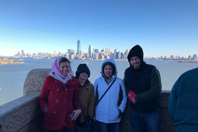 fun-statue-of-liberty-and-ellis-island-tour-with-energetic-university-students