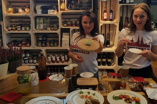 fun-walk-tour-around-central-market-riga