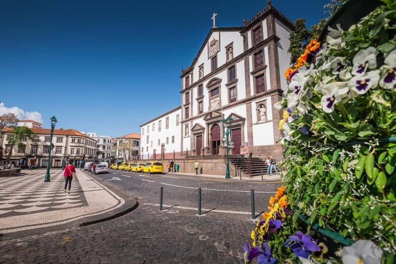 Funchal: Guided Walking Tour with Tastings - An Overview of the Experience