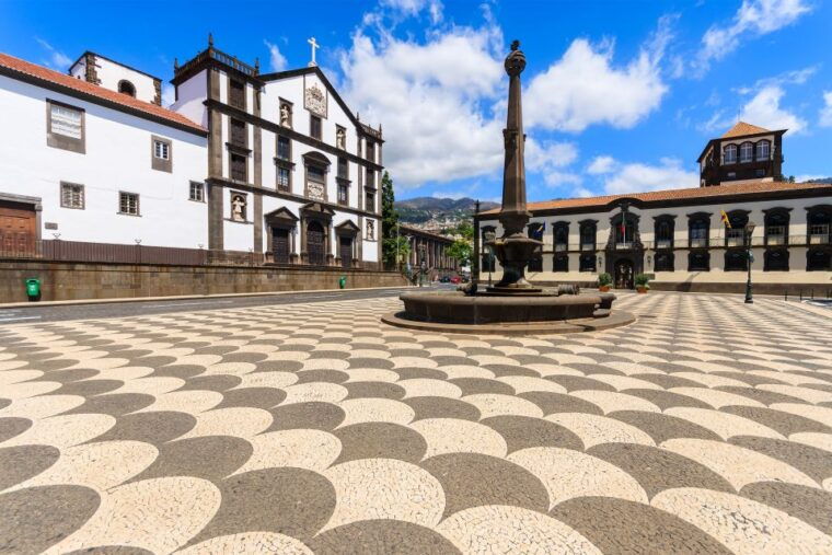 funchal-hop-on-hop-off-bus-tour