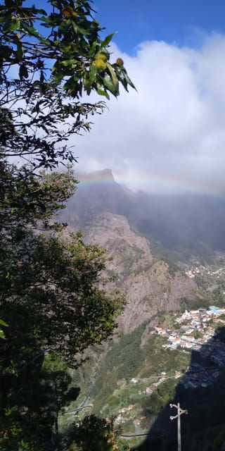 funchal-nuns-valley-easy-walk-with-mountain-surroundings