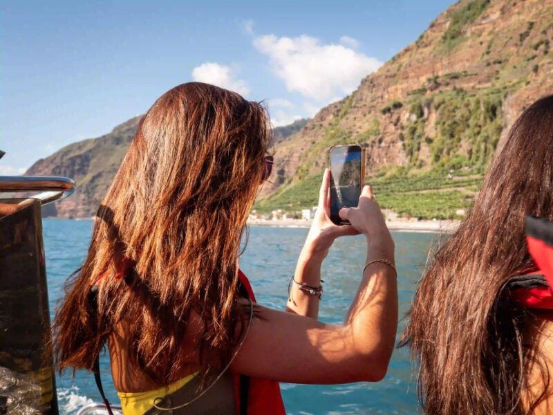 funchal-speedboat-see-the-island-and-life-at-sea