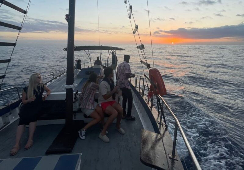 funchal-sunset-tour-on-traditional-madeiran-boat-w-drinks