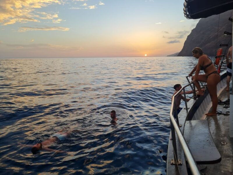 funchal-sunset-tour-on-traditional-madeiran-boat-w-drinks