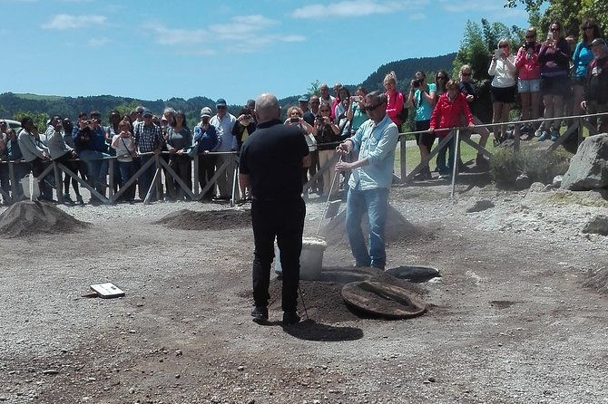 furnas-lake-hotsprings-and-gardens-van-tour