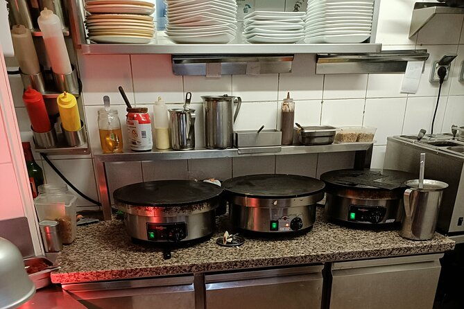 galettes-and-crepes-cooking-class-with-host-table-diner