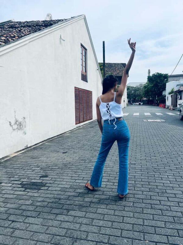 Galle: Galle Fort Walking Tour with Expert Female Guide - Cultural Landmarks and Local Stories