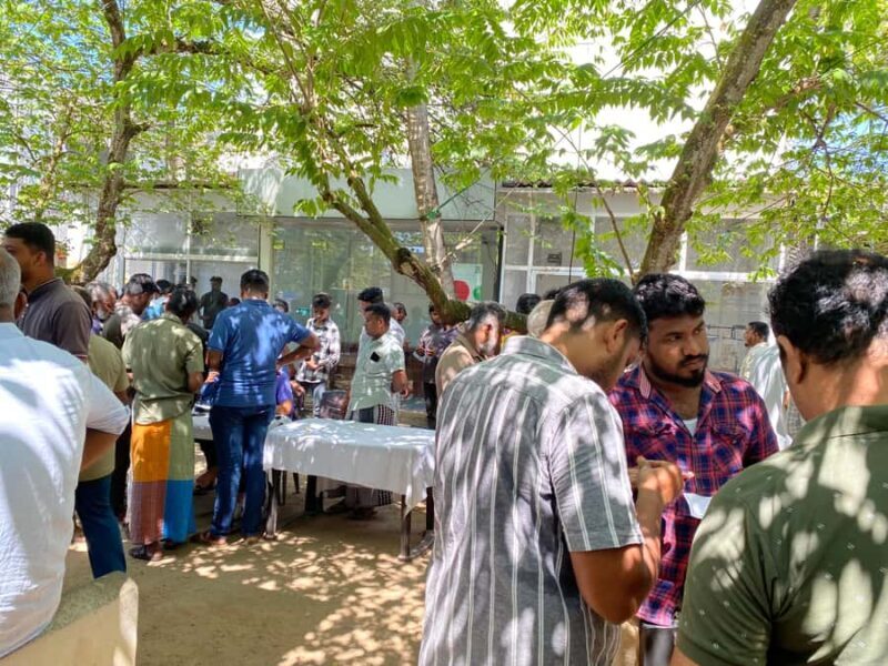 Galle: Traditional Open-Air Gem Market Guided Tour - What to Expect: A Closer Look