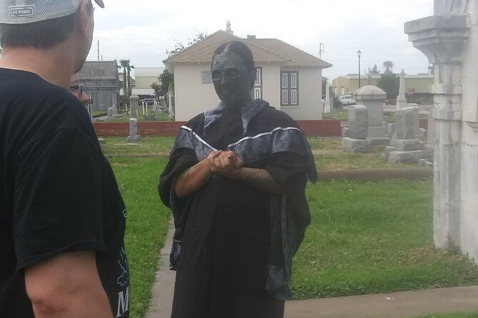 galveston-cemetery-tour-with-ghost-hunting-equipment