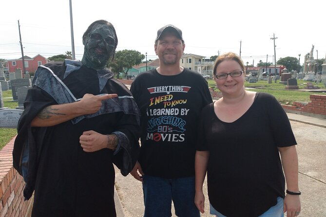 galveston-cemetery-tour-with-ghost-hunting-equipment