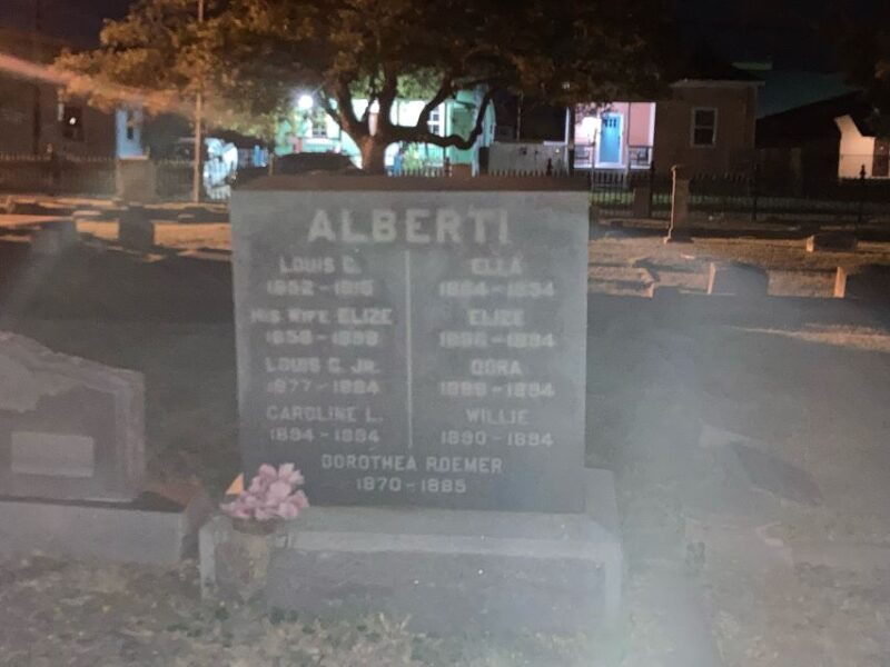 galveston-haunted-cemetery-tour