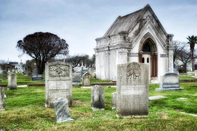 Galveston's Haunted Cemetery Walking Tour - Who Will Enjoy This Tour?