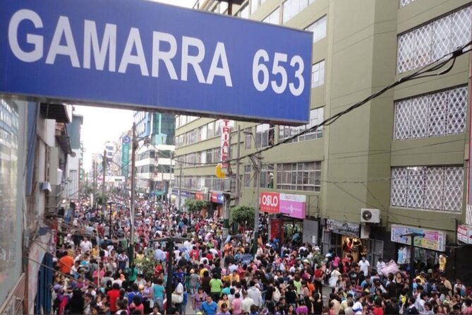 gamarra-bizzare-tour-coca-leaf-reading-with-a-local-shaman